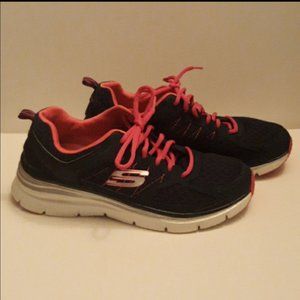 Sketchers 12713 Lite Weight Black with Pink String